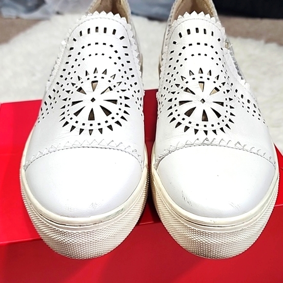 Seychelles White Slip On Shoes. 6.5 - Picture 2 of 7